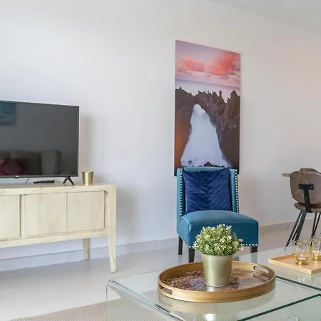 Amazing In With 3 Bedrooms, Wifi And Swimming Pool