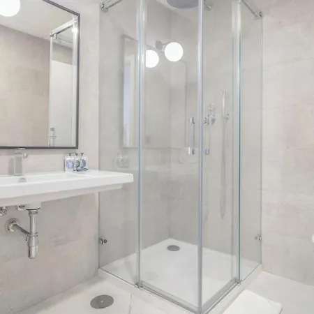 Amazing In With 3 Bedrooms, Wifi And Swimming Pool